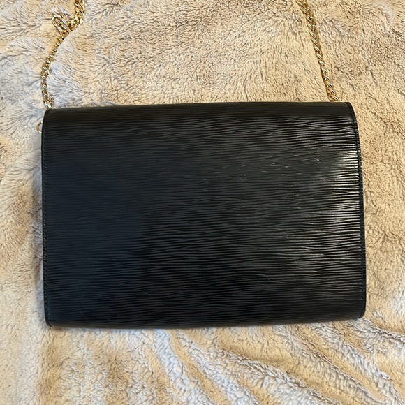 LOUIS VUITTON Epi Pochette Arche Black Crossbody Bag - Picture 3 of 12